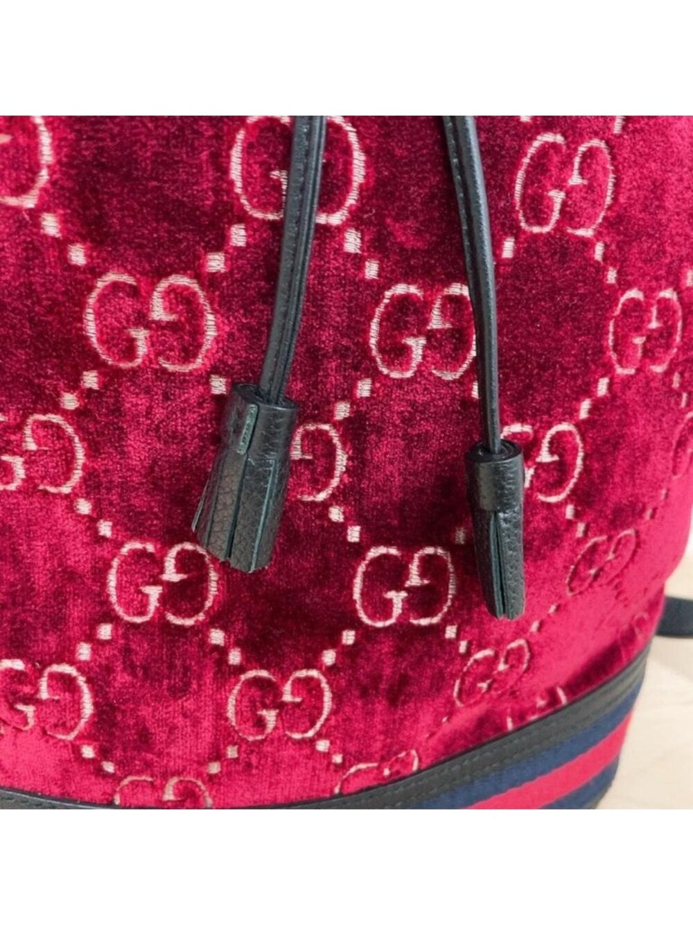 Gucci GG Velvet Drawstring Bucket Shoulder Bag - Picture 7 of 11